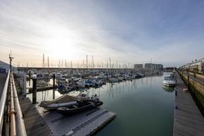 Apartment-Sleeps4-Balcony-Parking-Internet